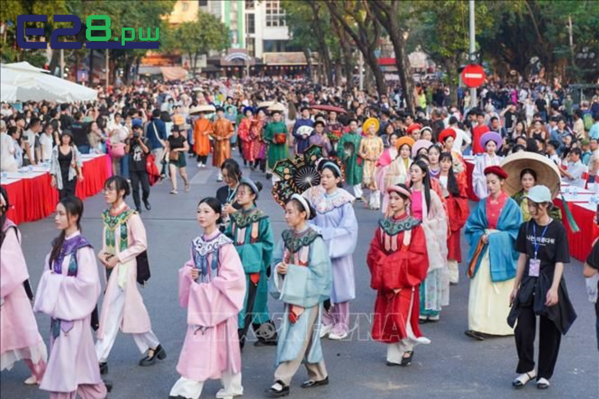 Mơ Thấy Người Đàn Bà Lạ Đánh Con Gì? Giải Mã Giấc Mơ Và Con Số May Mắn