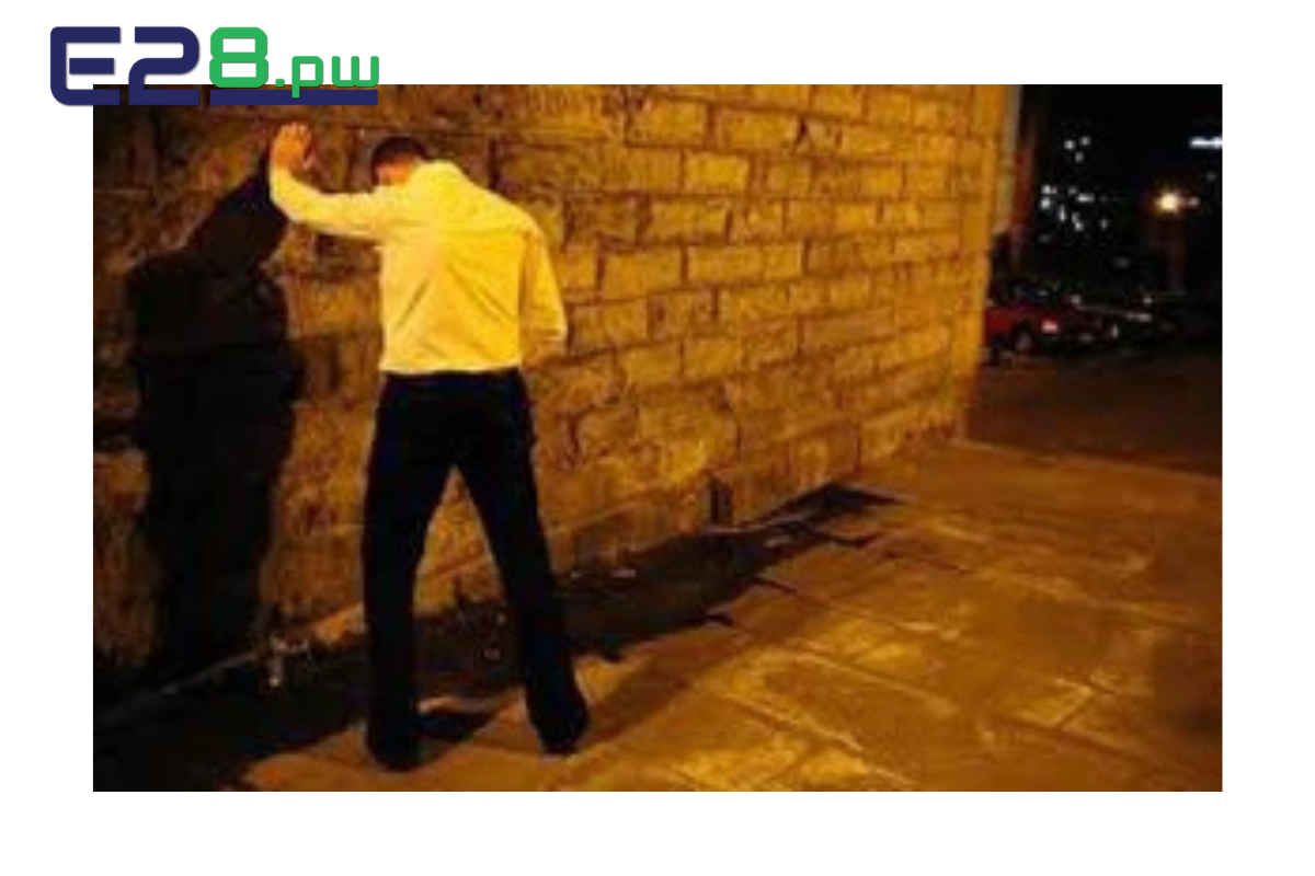 Mơ Thấy Đi Vệ Sinh Trước Mặt Người Khác Đánh Con Gì? – Giải Mã Giấc Mơ Tưởng Lạ Mà Gợi Ý May Mắn!
